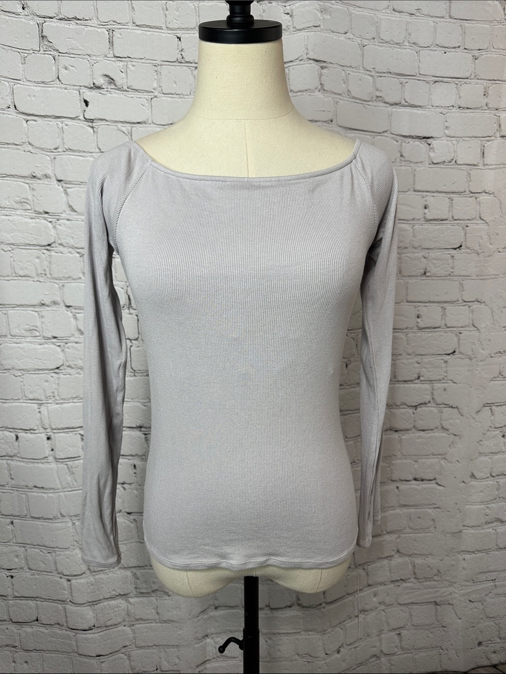 Klassy Network Light Gray Long Sleeve Boatneck Braless Top Size L NEW